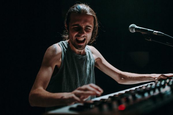 Baraqué en live au théâtre de l'usine de St Céré.
©Diane Barbier, auteur-photographe.